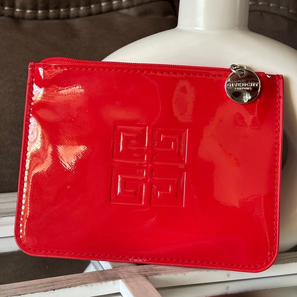 🆕 Givenchy Novelty Red Patent Leather Pouch. - Picture 6 of 6